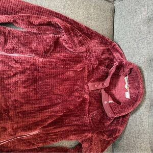 Orvis women’s pull over! Burgundy/maroon